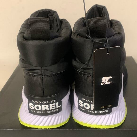 SOREL WOMEN'S SIZE 9 OUT N ABOUT III PUFFY ZIP BOOT, Black / White - Picture 5 of 10